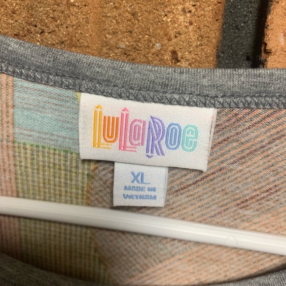 LuLaRoe Randy Top - Picture 3 of 5